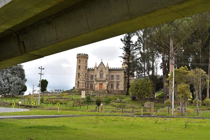Castillo Marroquín, edificación gótico-medieval en Chía